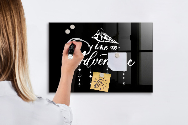 Decoratief glazen wandbord beschrijfbaar en magnetisch Een stijlvol bord om herinneringen op te presenteren.