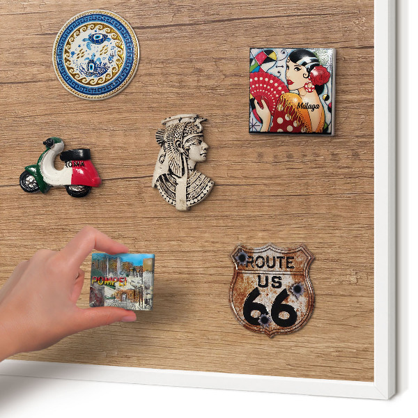 Magnetisch bord van metaal in een witte lijst Houtstructuur