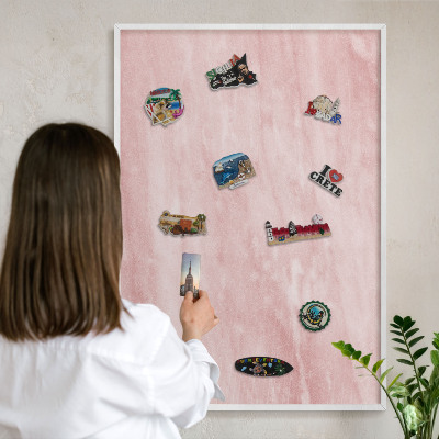 Magnetisch bord voor de muur met witte lijst Roze textuur