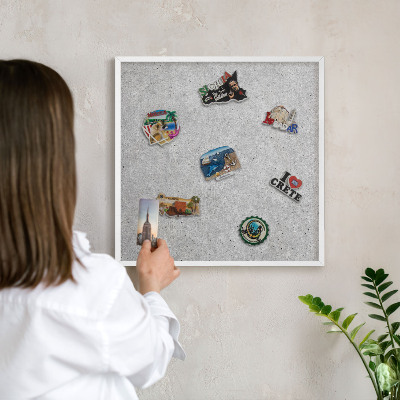 Magnetisch bord voor de muur met witte lijst Grijze textuur