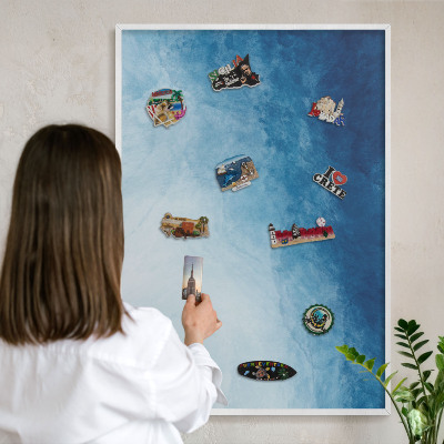 Magnetisch bord van metaal in een witte lijst Blauwe abstracties