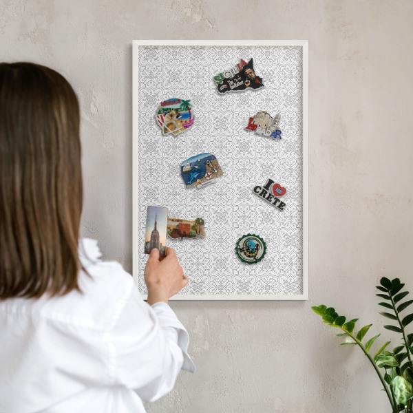 Magnetisch bord van metaal in een witte lijst Geometrische symmetrie