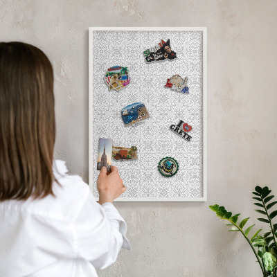 Magnetisch bord van metaal in een witte lijst Geometrische symmetrie