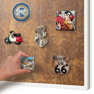 Magnetisch bord van metaal in een witte lijst Roestige elegantie