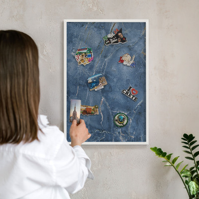 Magnetisch bord van metaal in een witte lijst Marmeren elegantie