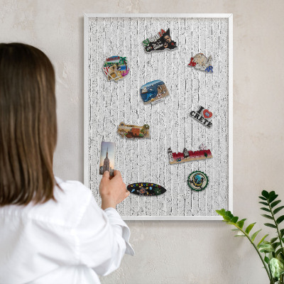 Magnetisch bord voor de muur met witte lijst Bakstenen muur