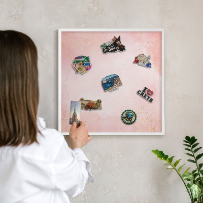 Magnetisch bord van metaal in een witte lijst Subtiele elegantie