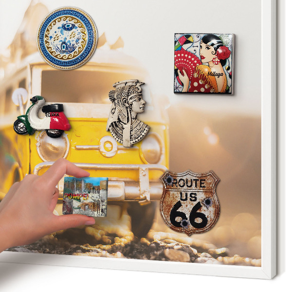 Magnetisch bord van metaal in een witte lijst Retro reizen