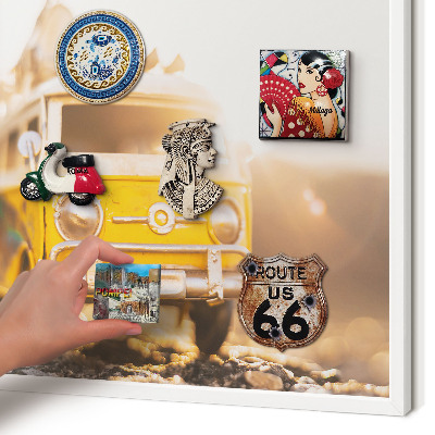 Magnetisch bord van metaal in een witte lijst Retro reizen