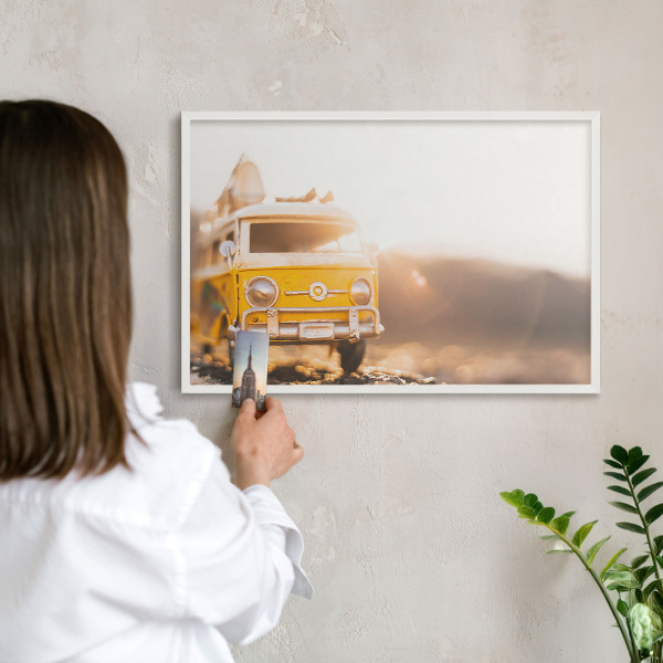 Magnetisch bord van metaal in een witte lijst Retro reizen