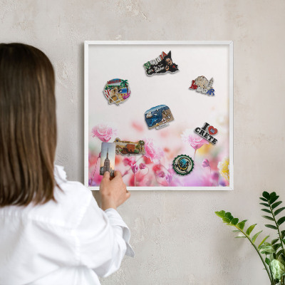 Magnetisch bord voor de muur met witte lijst Pastelkleurige bloemen