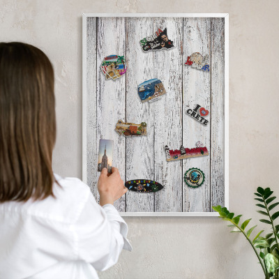 Magnetisch bord van metaal in een witte lijst Rustiek hout