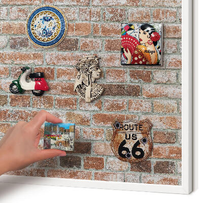 Magnetisch bord voor de muur met witte lijst Bakstenen muur