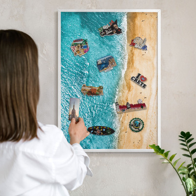 Magnetisch bord van metaal in een witte lijst Zee en strand