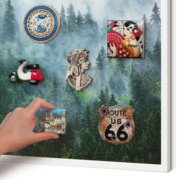 Magnetisch bord van metaal in een witte lijst Mysterieus bos