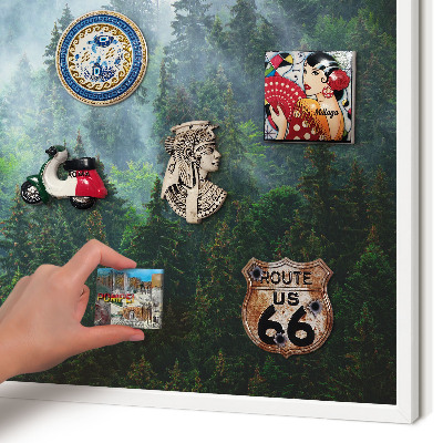 Magnetisch bord van metaal in een witte lijst Mysterieus bos