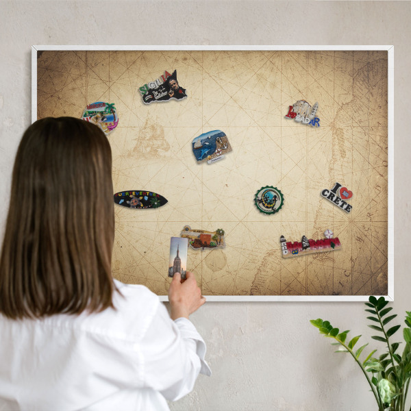 Magnetisch bord van metaal in een witte lijst Oude kaart