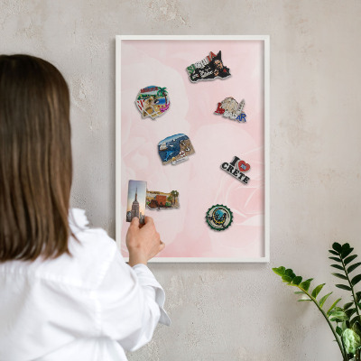 Magnetisch bord voor de muur met witte lijst Delicaat roze