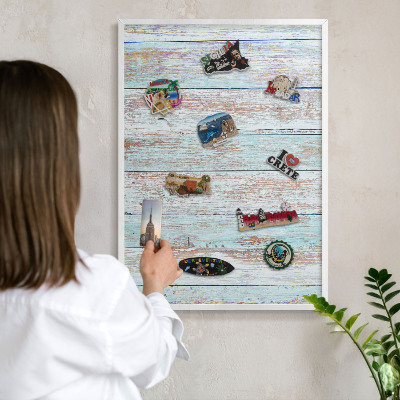 Magnetisch bord van metaal in een witte lijst Rustieke planken