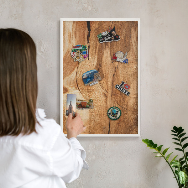 Magnetisch bord van metaal in een witte lijst Natuurlijk hout
