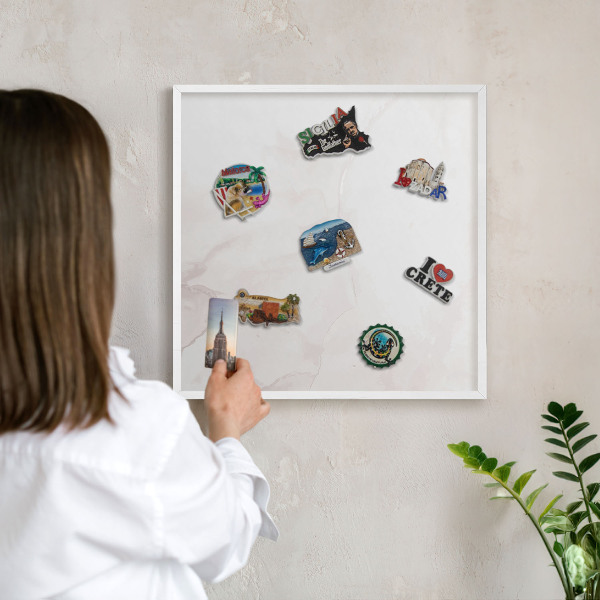 Magnetisch bord van metaal in een witte lijst Marmeren elegantie