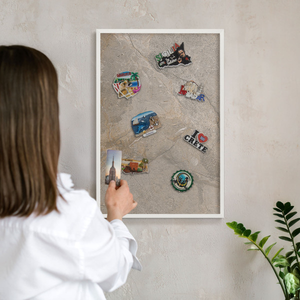 Magnetisch bord van metaal in een witte lijst Beige steen