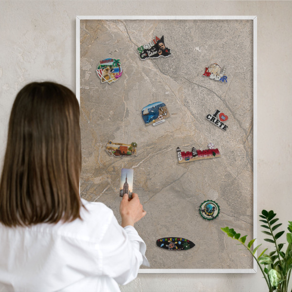 Magnetisch bord van metaal in een witte lijst Beige steen
