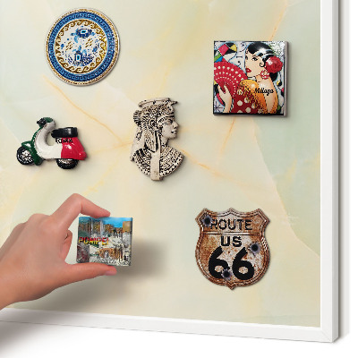 Magnetisch bord van metaal in een witte lijst Marmeren elegantie