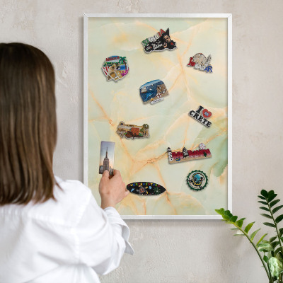 Magnetisch bord van metaal in een witte lijst Marmeren elegantie
