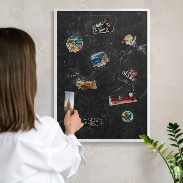 Magnetisch bord van metaal in een witte lijst Zwart marmer