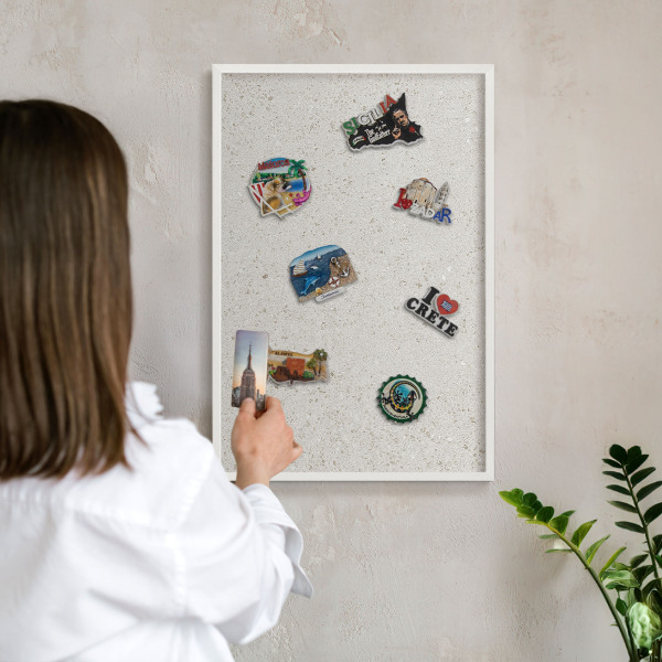 Magnetisch bord van metaal in een witte lijst Subtiele elegantie