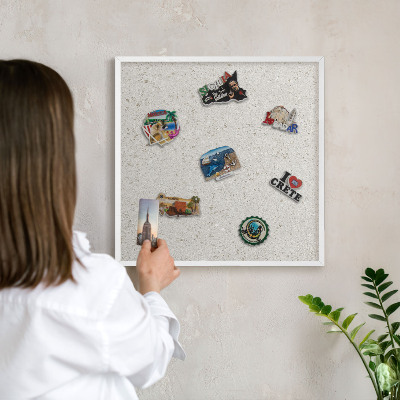 Magnetisch bord van metaal in een witte lijst Subtiele elegantie