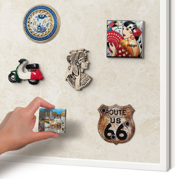 Magnetisch bord van metaal in een witte lijst Romige elegantie