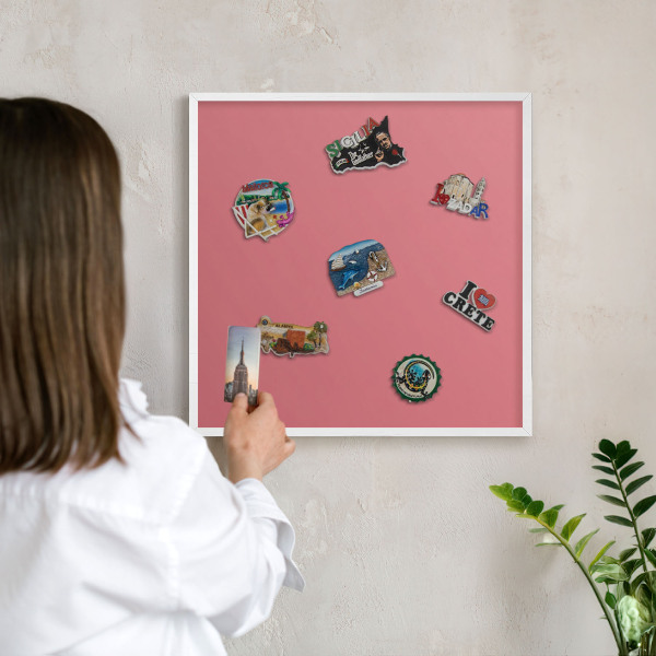 Magnetisch bord van metaal in een witte lijst Zalmkleur