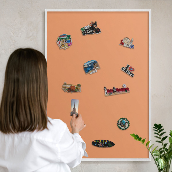 Magnetisch bord voor de muur met witte lijst Pastel oranje