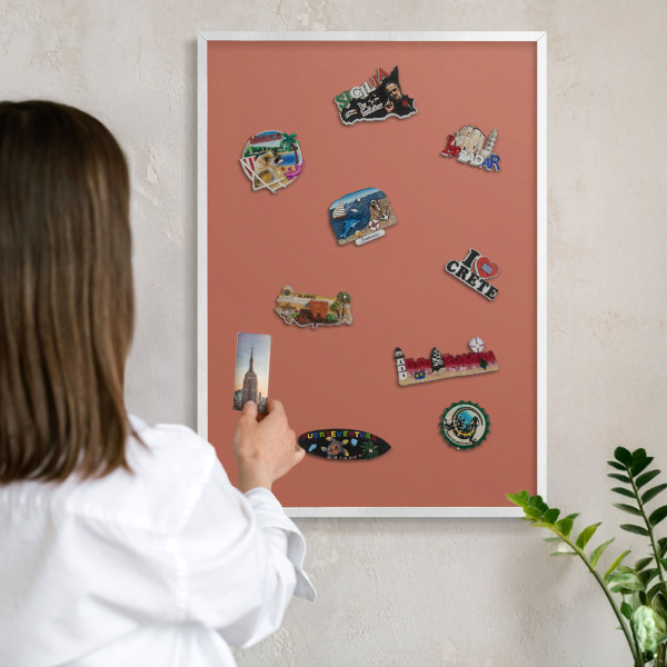 Magnetisch bord voor de muur met witte lijst Baksteenkleur