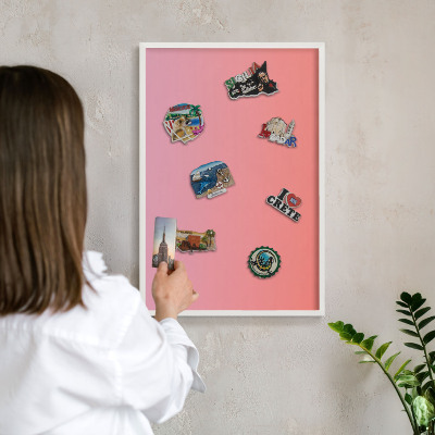 Magnetisch bord van metaal in een witte lijst Roze oranje