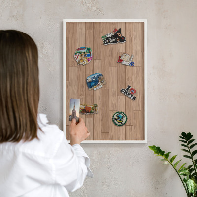 Magnetisch bord van metaal in een witte lijst Houten patroon