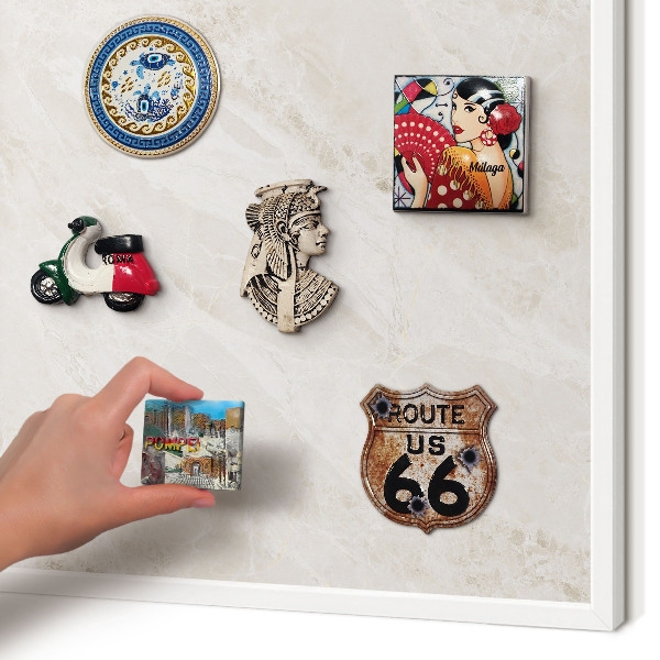 Magnetisch bord van metaal in een witte lijst Romige elegantie