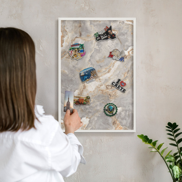 Magnetisch bord van metaal in een witte lijst Marmeren elegantie