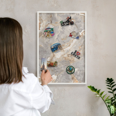 Magnetisch bord van metaal in een witte lijst Marmeren elegantie