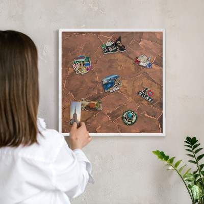 Magnetisch bord van metaal in een witte lijst Stenen constructie