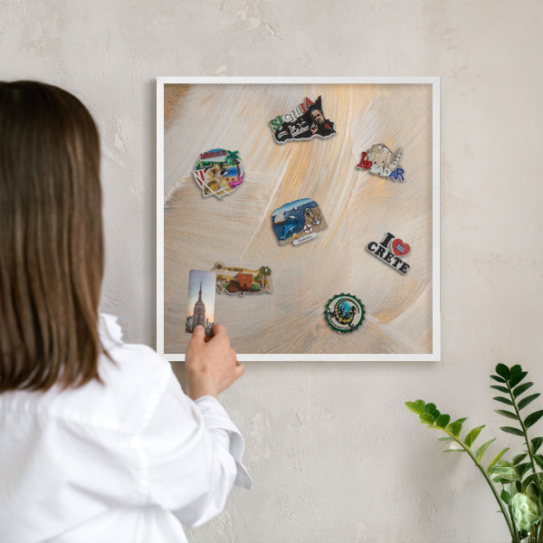 Magnetisch bord van metaal in een witte lijst Elegante abstractie