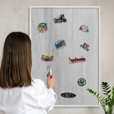 Magnetisch bord voor de muur met witte lijst Houten constructie