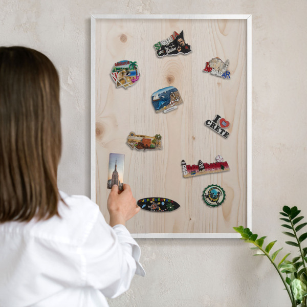 Magnetisch bord van metaal in een witte lijst Houten patroon