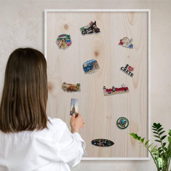 Magnetisch bord van metaal in een witte lijst Houten patroon