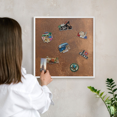 Magnetisch bord voor de muur met witte lijst Bruine textuur