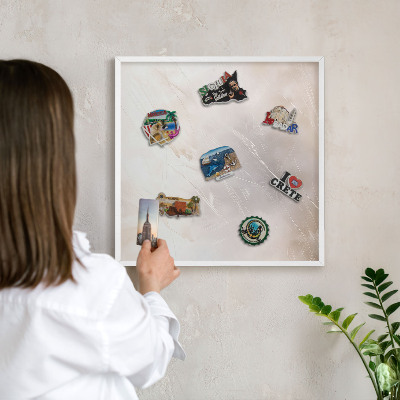 Magnetisch bord van metaal in een witte lijst Zachte lichtheid