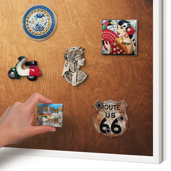 Magnetisch bord van metaal in een witte lijst Houtstructuur
