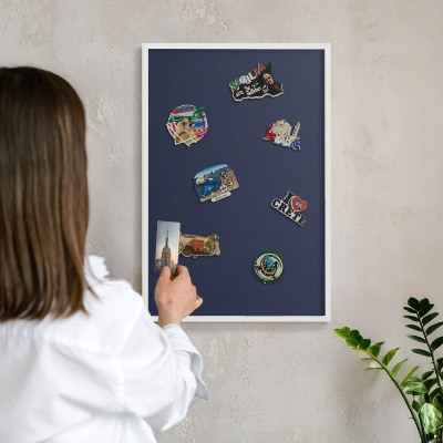 Magnetisch bord van metaal in een witte lijst Donker marineblauw